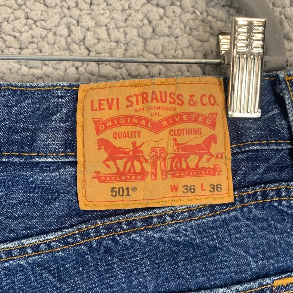 Levi's 501 Jeans Button Fly Size 36x36 Medium Wash EUC
